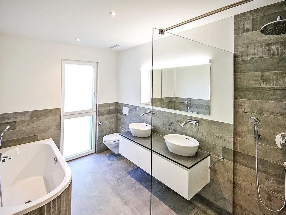 traumhafte 4.5 Zimmer Wohnung mit herrlicher Weitsicht und vielen Parkplätzen – Foto 7 von 14