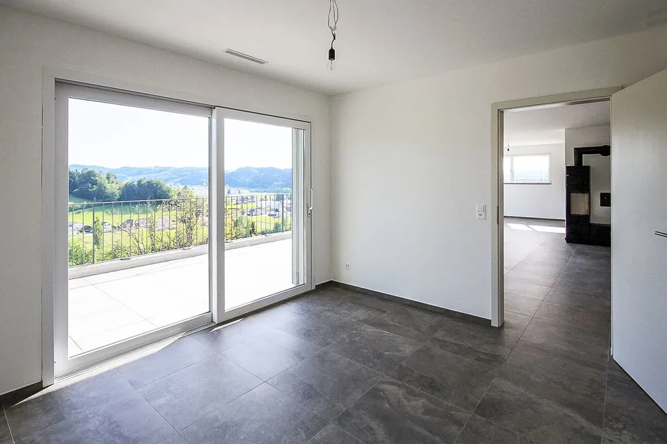 Appartamento da sogno di 4,5 locali con una vista meravigliosa e molti parcheggi