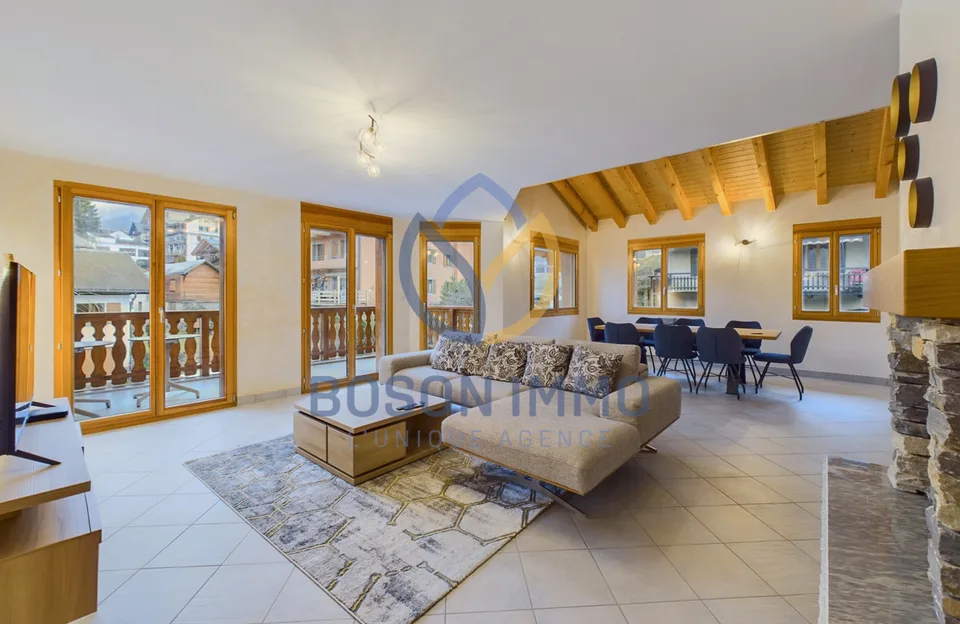 Helles Dachgeschosswohnung in Les Marécottes mit Galerie und Blick auf die Alpen!