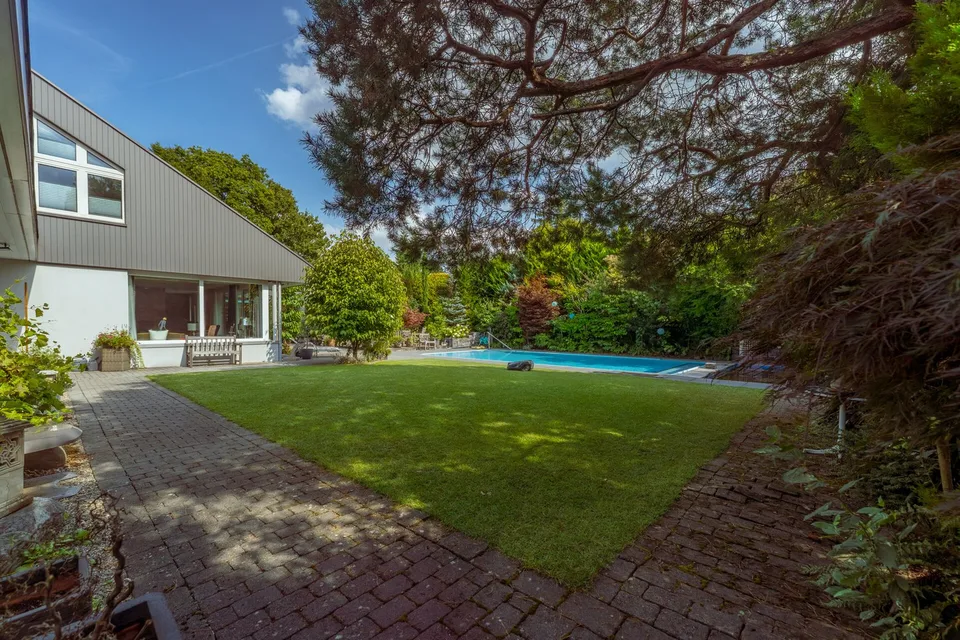 Wunderschöne und grösszügige Villa mit grosser Poolanlage