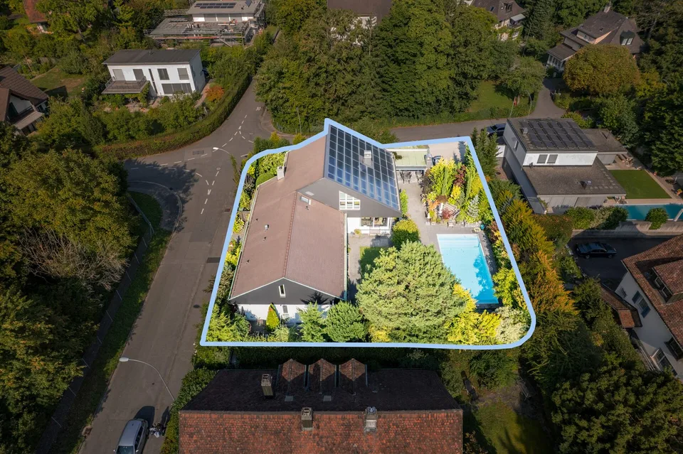 Wunderschöne und grösszügige Villa mit grosser Poolanlage
