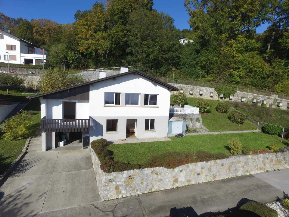 Élégante maison individuelle de 6,5 pièces avec terrasse et vue imprenable
