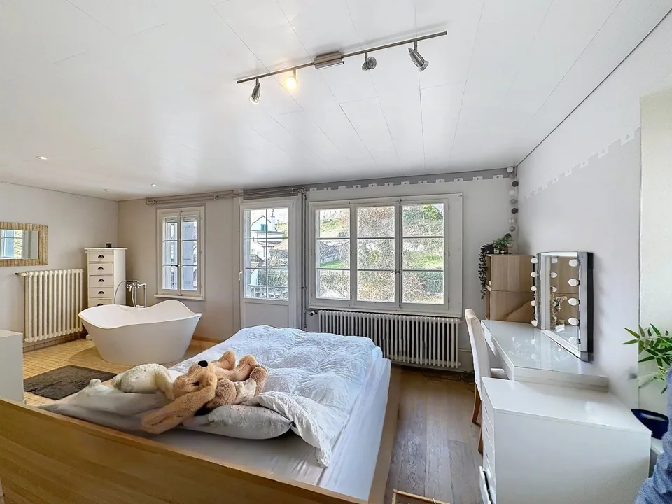 Sale - Lucens House