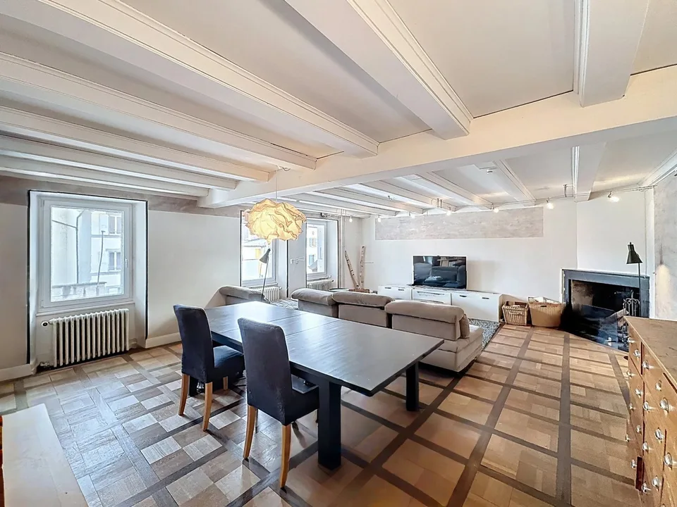 Sale - Lucens House