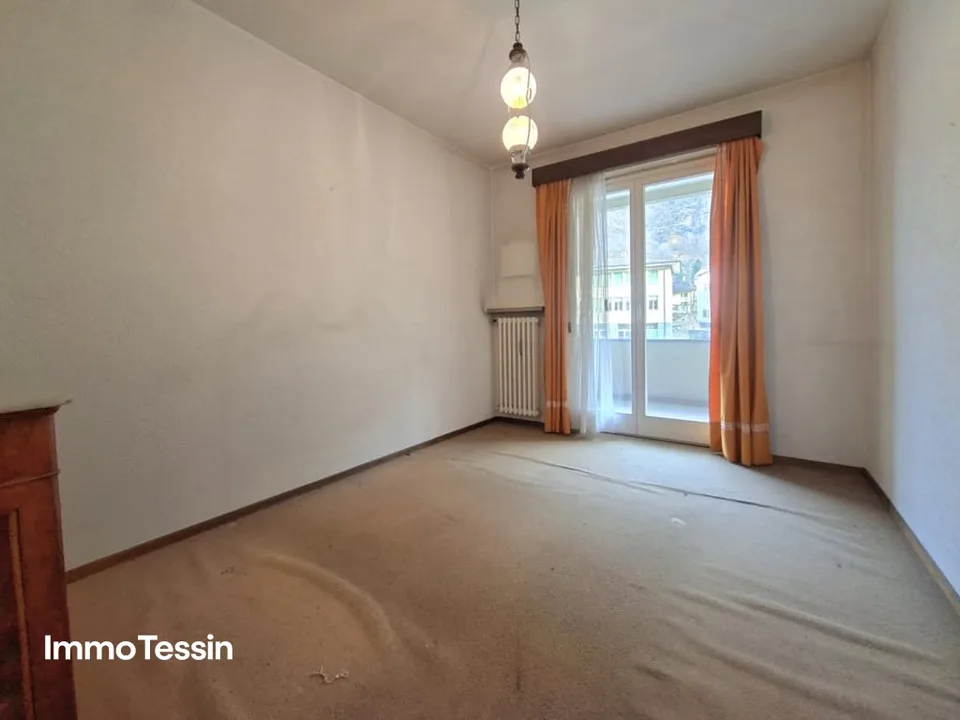 SELTENHEIT: Komplette Etage mit 2 Wohnungen und 8 Zimmer an strategisch hervorragender Lage und nahe am Fluss zum Top-Preis – Foto 11 von 13