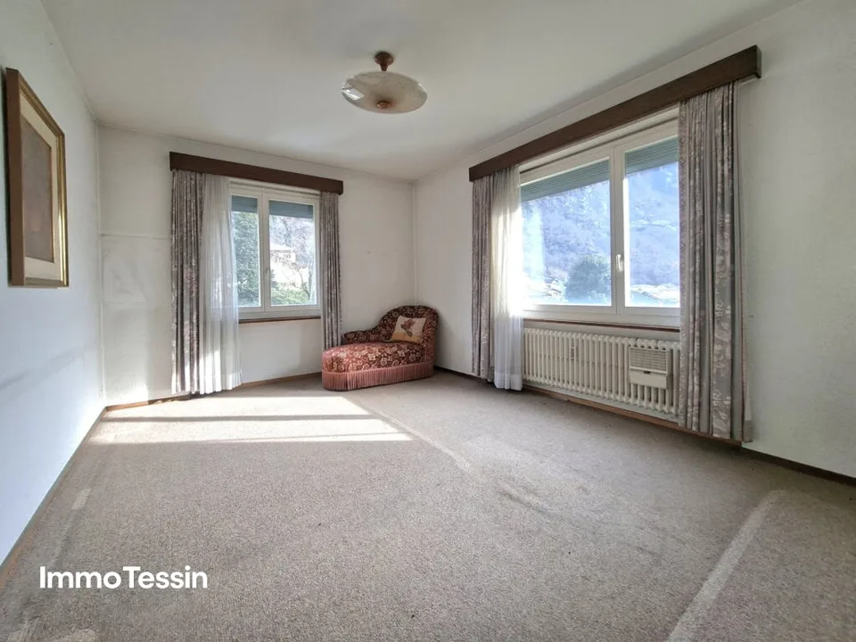 SELTENHEIT: Komplette Etage mit 2 Wohnungen und 8 Zimmer an strategisch hervorragender Lage und nahe am Fluss zum Top-Preis – Foto 9 von 13