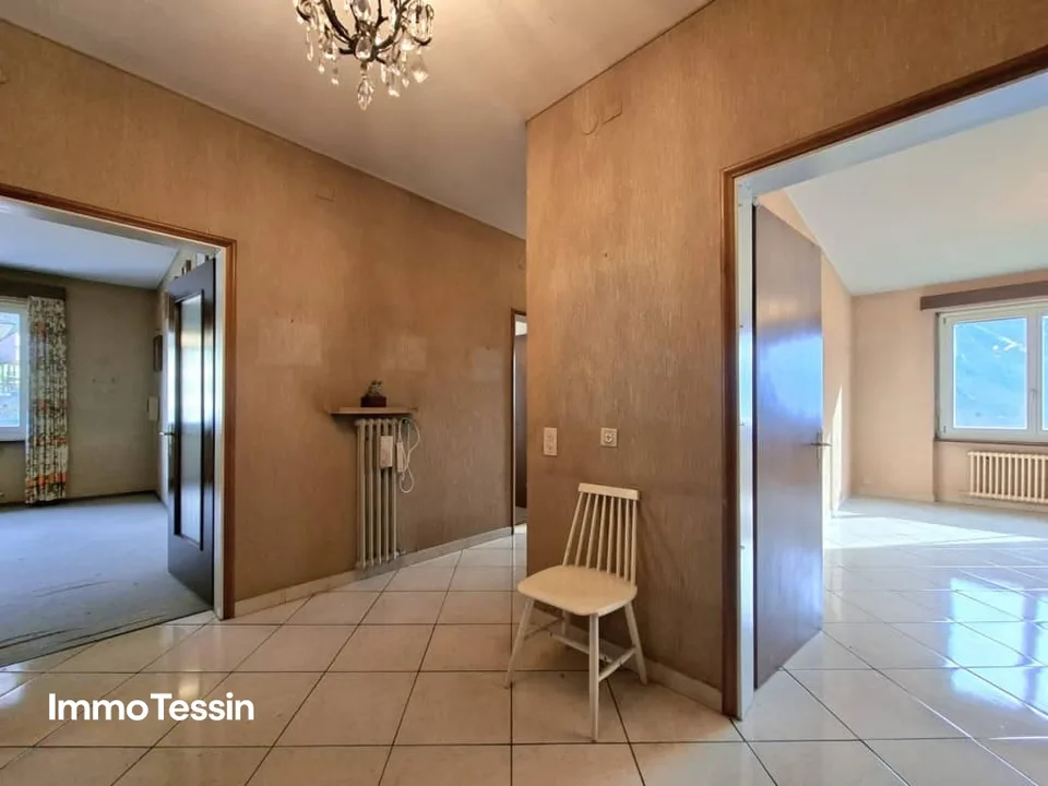 SELTENHEIT: Komplette Etage mit 2 Wohnungen und 8 Zimmer an strategisch hervorragender Lage und nahe am Fluss zum Top-Preis – Foto 7 von 13