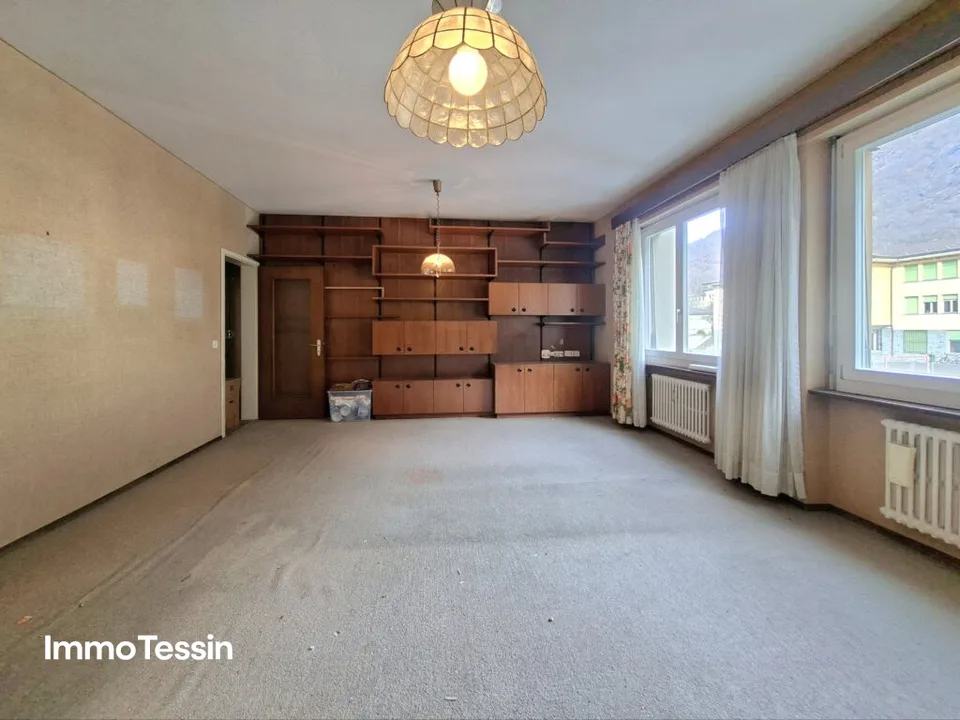SELTENHEIT: Komplette Etage mit 2 Wohnungen und 8 Zimmer an strategisch hervorragender Lage und nahe am Fluss zum Top-Preis – Foto 8 von 13