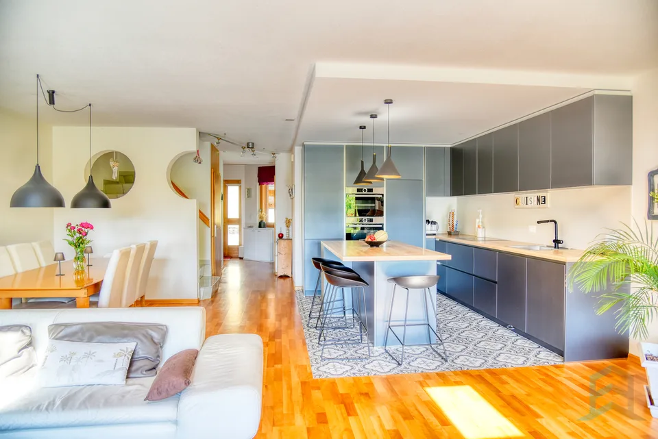 ESCLUSIVITÀ Splendida villa a schiera di 4½ con giardino a Chippis