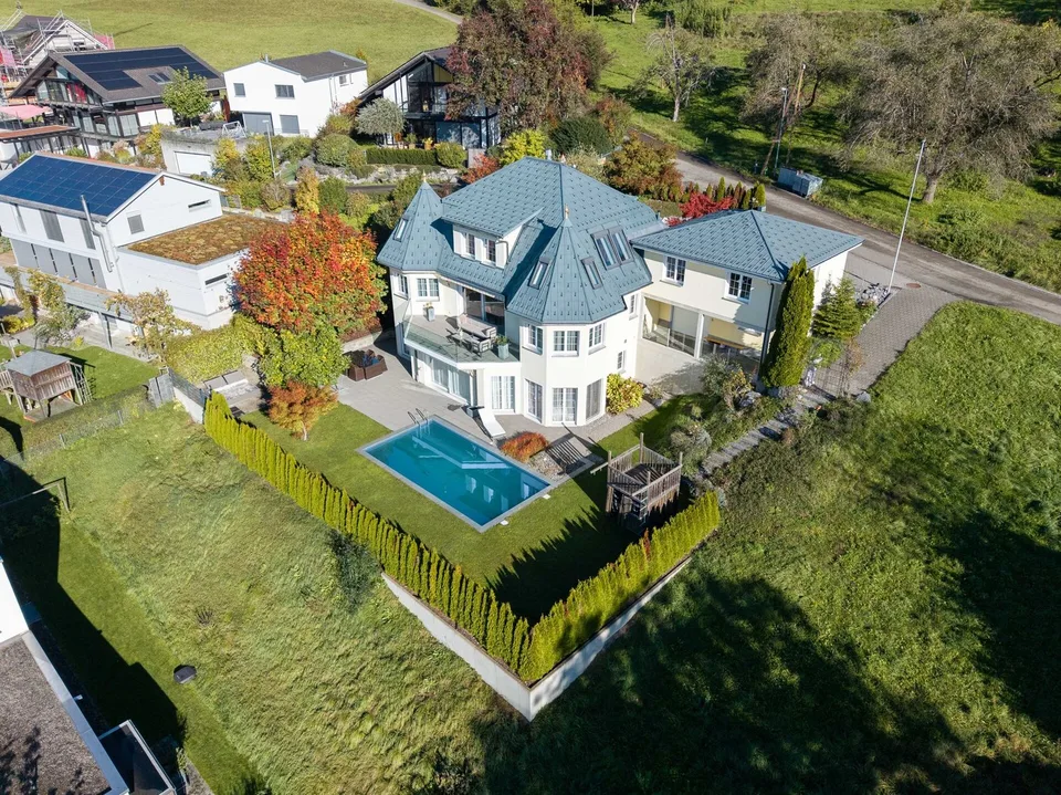 Exklusive Landhaus-Villa mit Alpenpanorama und Wellness-Oase in Hüttwi