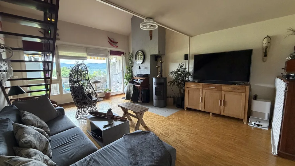 Attique en duplex avec vue dégagée sur la campagne