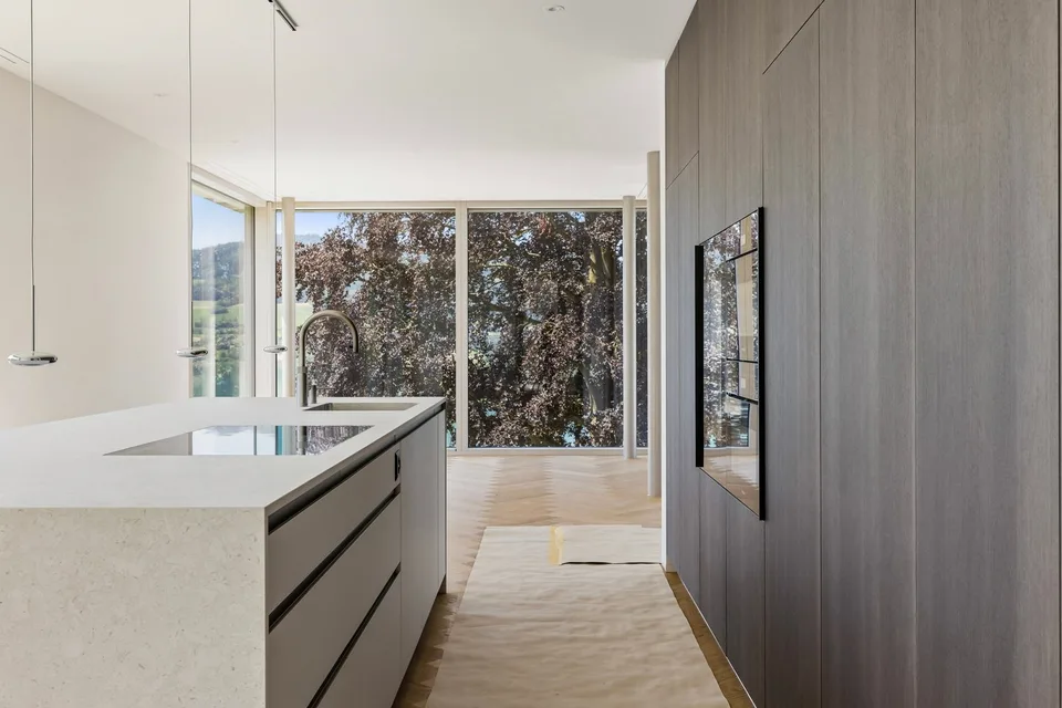 Exklusive Neubauvilla mit Pool und Seeblick – Foto 8 von 30