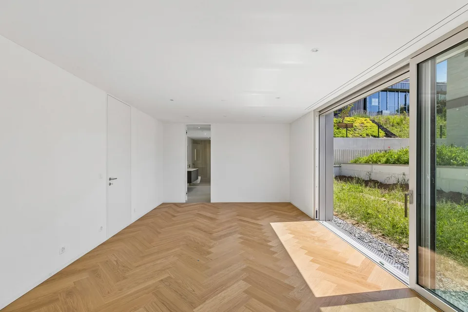 Exklusive Neubauvilla mit Pool und Seeblick – Foto 28 von 30