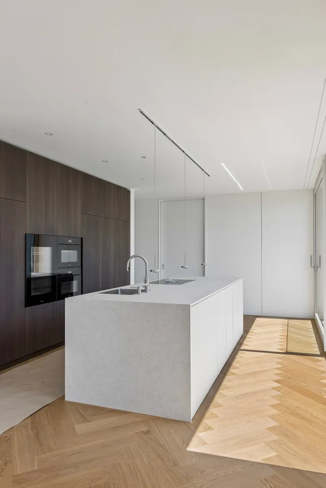 Exklusive Neubauvilla mit Pool und Seeblick – Foto 10 von 30