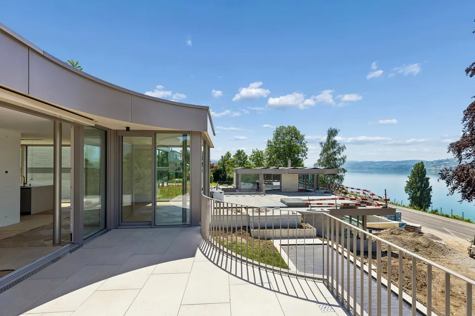 Exklusive Neubauvilla mit Pool und Seeblick – Foto 27 von 30