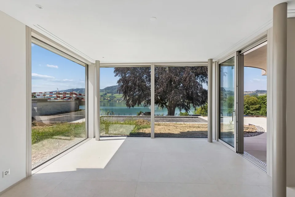 Exklusive Neubauvilla mit Pool und Seeblick – Foto 26 von 30