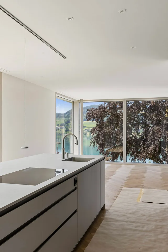 Exklusive Neubauvilla mit Pool und Seeblick – Foto 9 von 30