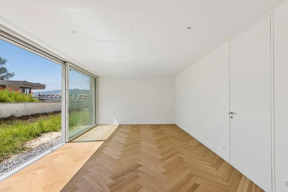 Exklusive Neubauvilla mit Pool und Seeblick – Foto 22 von 30