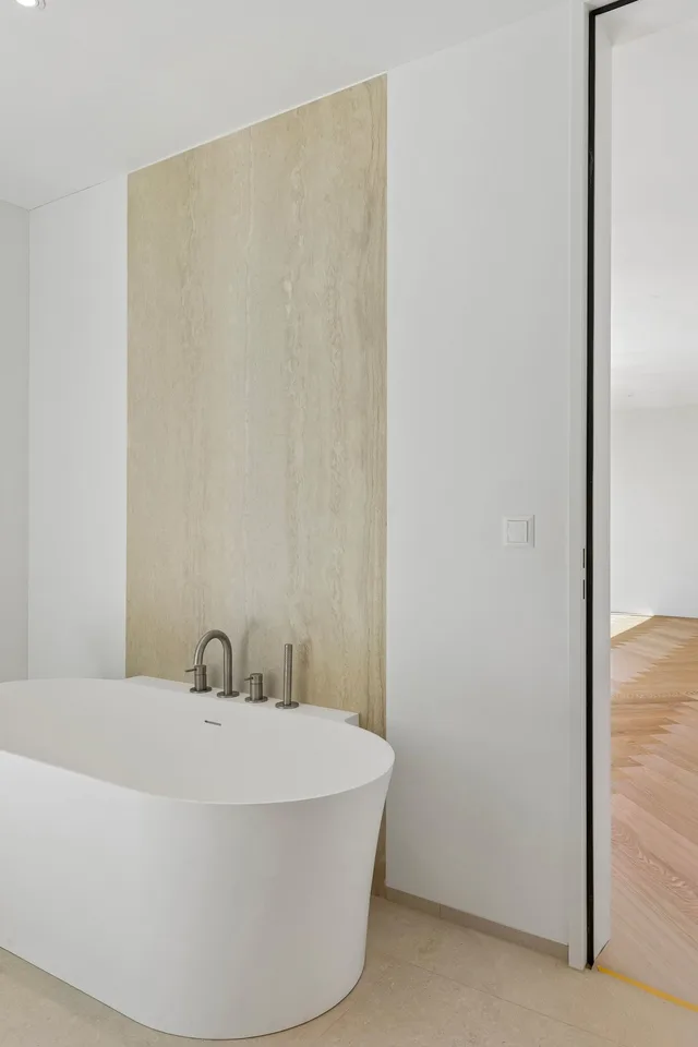 Exklusive Neubauvilla mit Pool und Seeblick – Foto 20 von 30