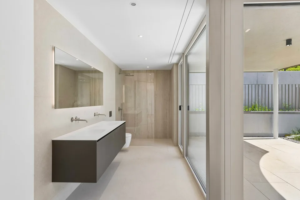 Exklusive Neubauvilla mit Pool und Seeblick – Foto 18 von 30