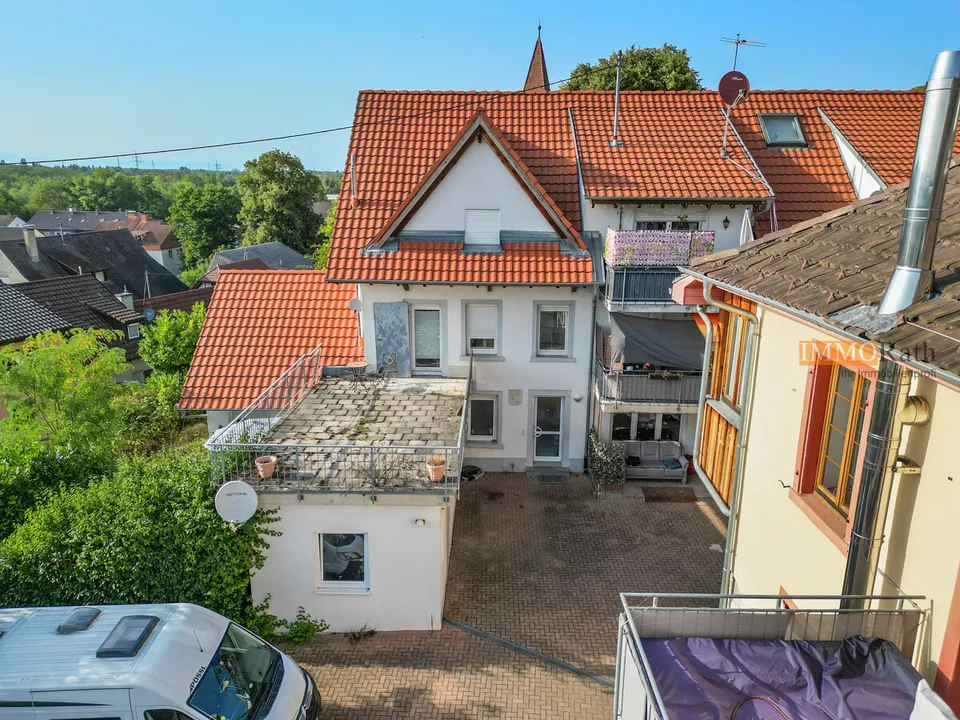 IMMORath.de - Schönes Reihenendhaus mit tollem Ausblick im Dreiländere