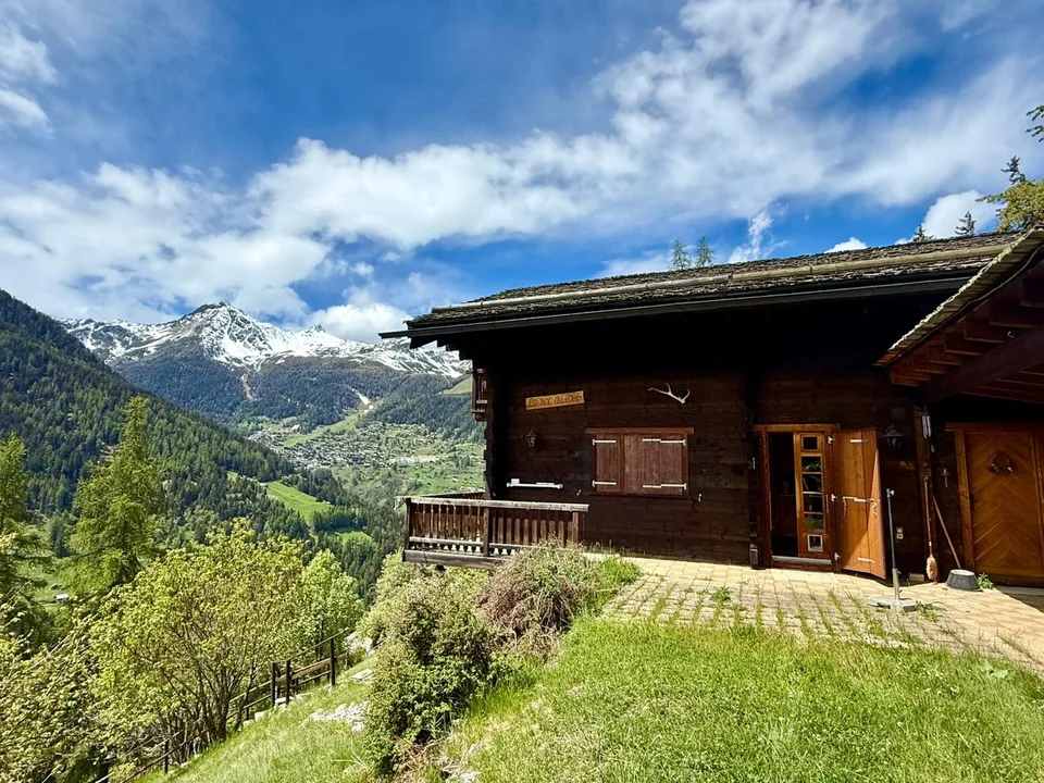 Chalet de 6.5 pièces avec vue panoramique sur les montagnes à Anniviers