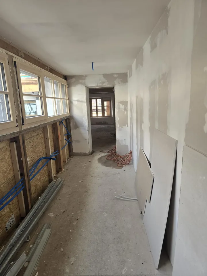 Gebäude vollständig umgebaut ? 4 Wohnungen + 1 Gewerbefläche in Porrentruy (JU) – Foto 9 von 10