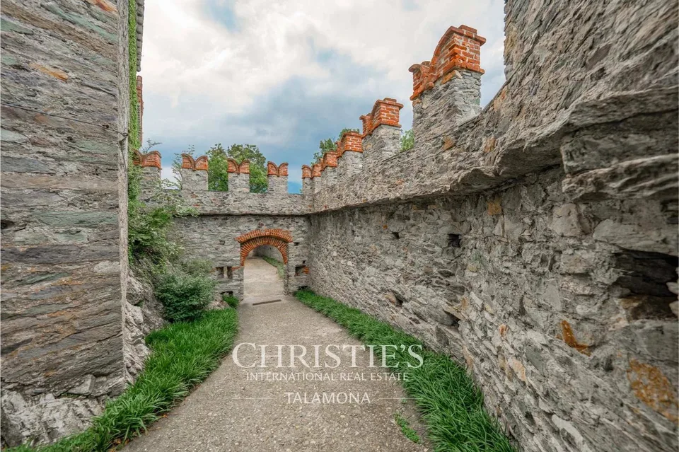Castello storico in posizione dominante con vista panoramica ? Montalto Dora – foto 11 di 13