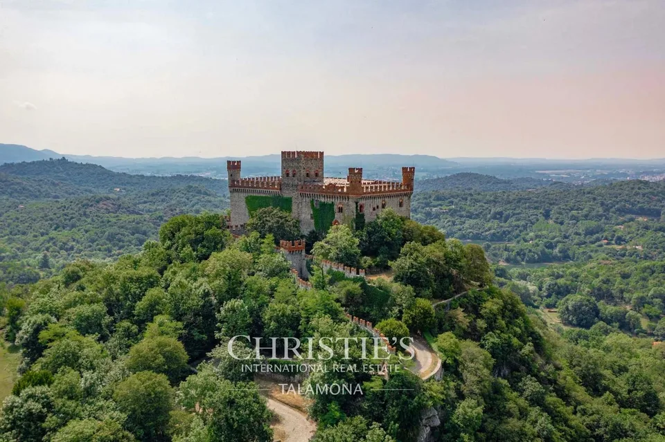 Historisches Schloss in dominanter Lage mit Panoramablick ? Montalto Dora