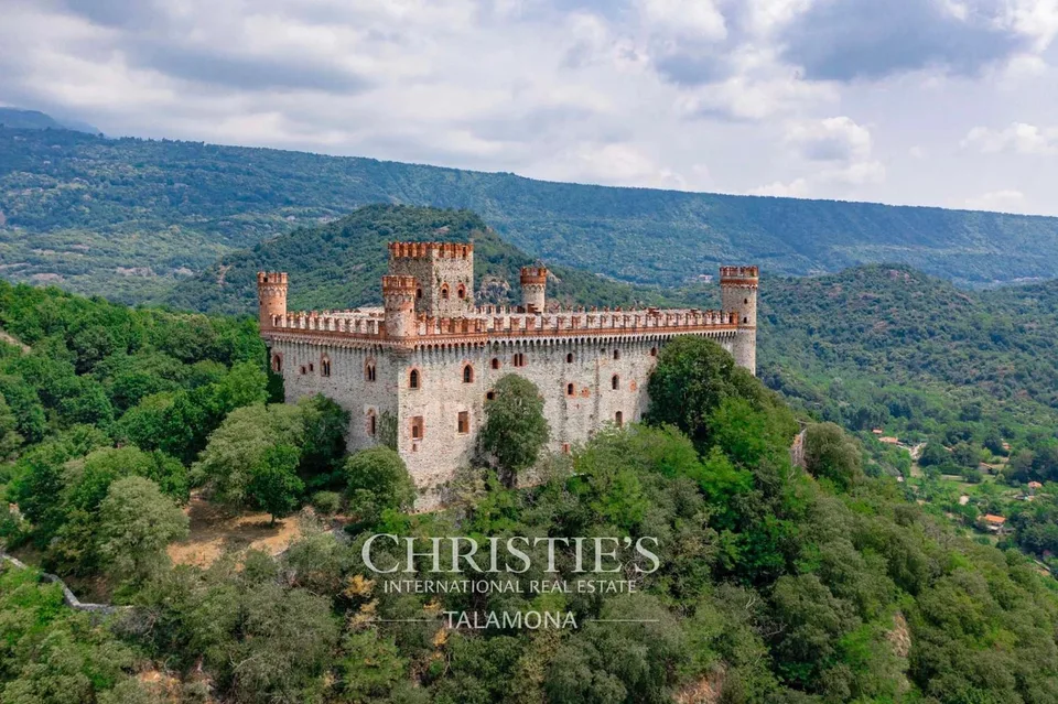 Historisches Schloss in dominanter Lage mit Panoramablick ? Montalto Dora