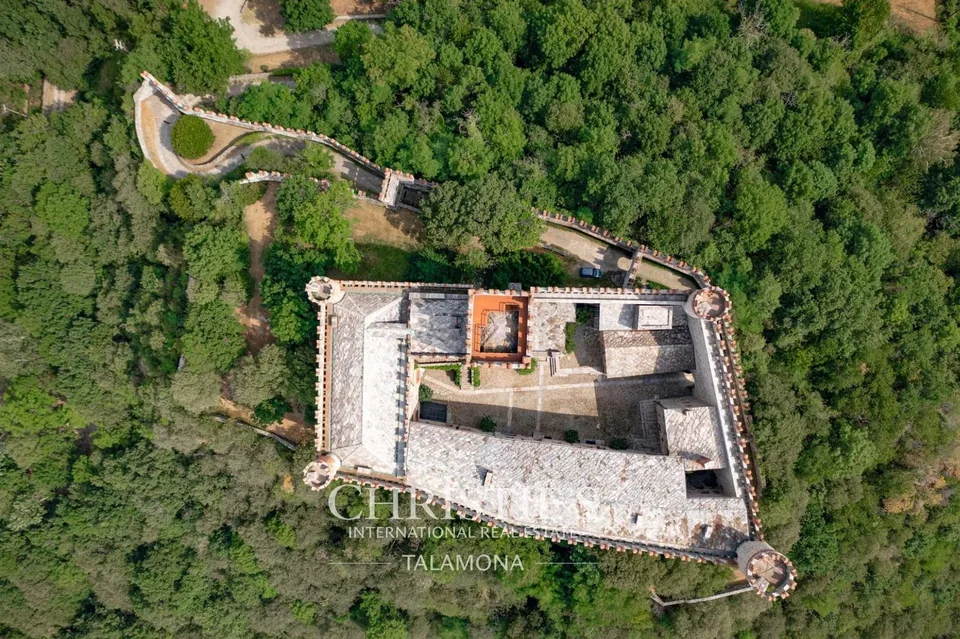 Historisches Schloss in dominanter Lage mit Panoramablick ? Montalto Dora