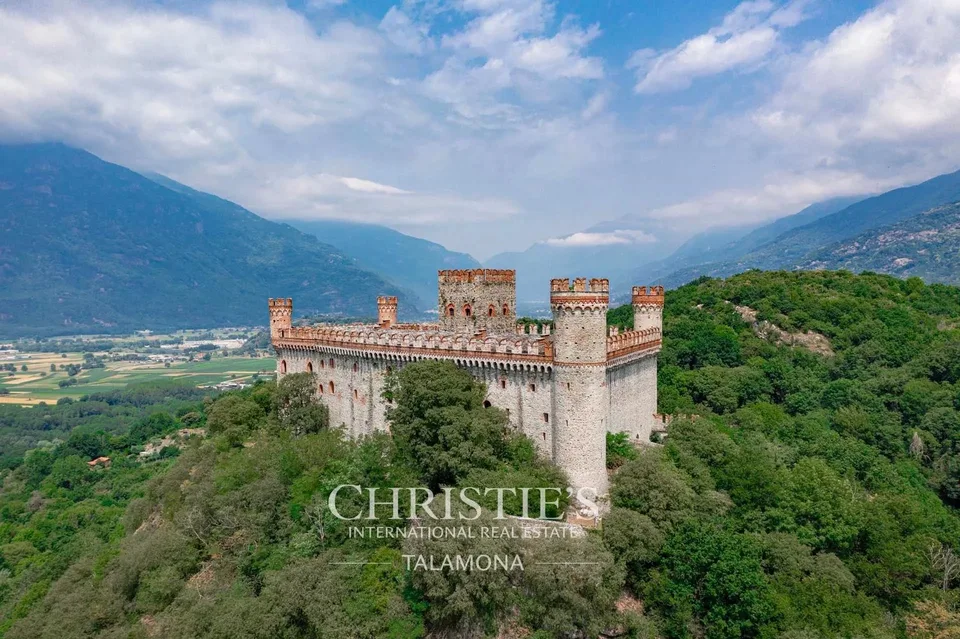 Historisches Schloss in dominanter Lage mit Panoramablick ? Montalto Dora