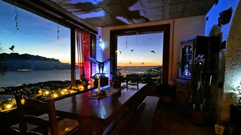 Magnifique vue, maison avec 2 logements