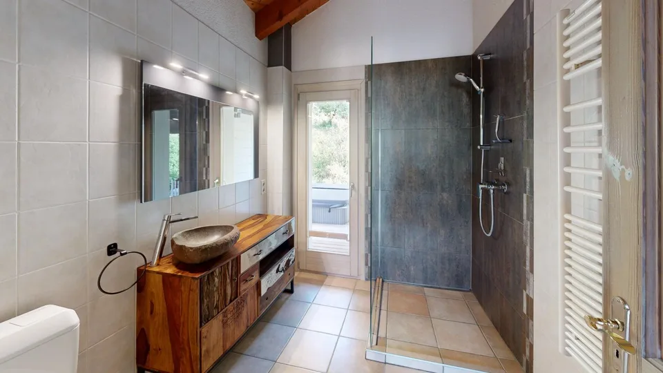 Villa con spazio benessere circondata da albicocchi – foto 11 di 13