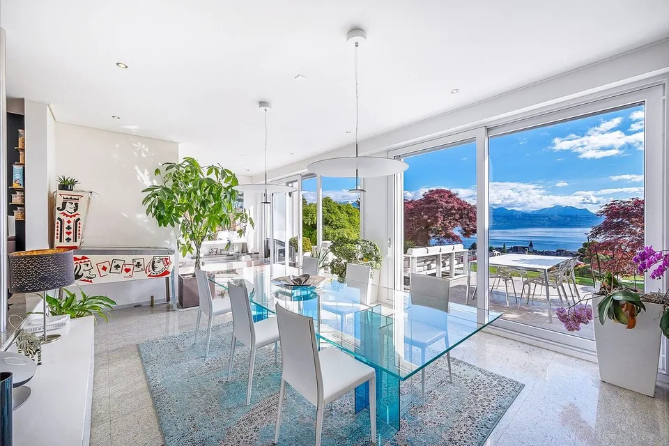 Appartement contemporain de 5,5 pièces avec vue imprenable sur le lac et piscine privative