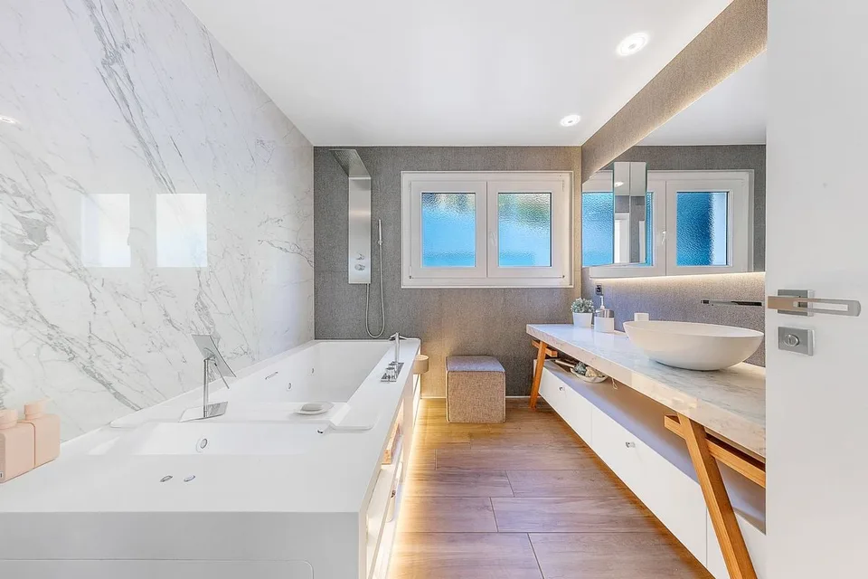 Appartement contemporain de 5,5 pièces avec vue imprenable sur le lac et piscine privative