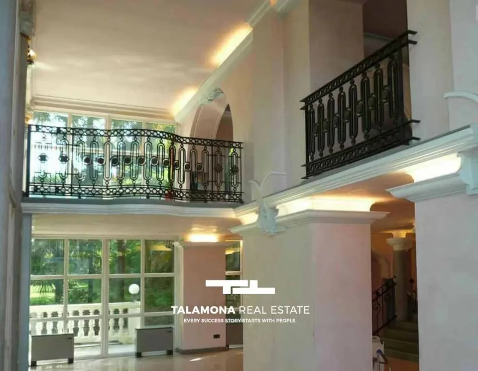 Villa storica con vista sul Lago Maggiore e piscina - Luino – foto 12 di 13