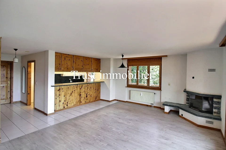 3010. EXCLUSIVITE. Appartement traversant dans jolie résidence