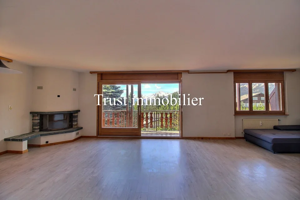 3010. EXCLUSIVITE. Appartement traversant dans jolie résidence