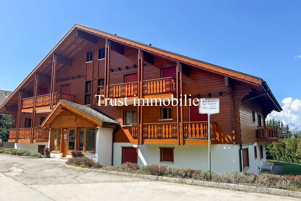 3010. EXCLUSIVITE. Appartement traversant dans jolie résidence