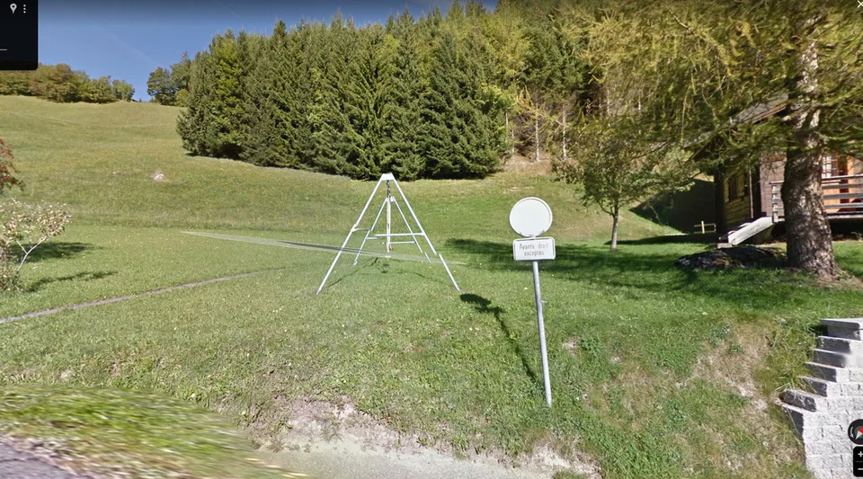 Beautiful 903 m2 plot to build above the village of Champéry