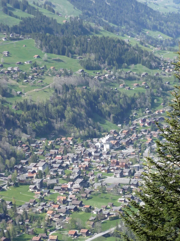 Beautiful 903 m2 plot to build above the village of Champéry