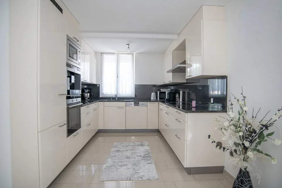 Casa di tre famiglie ristrutturata in una posizione tranquilla e centrale – foto 8 di 13