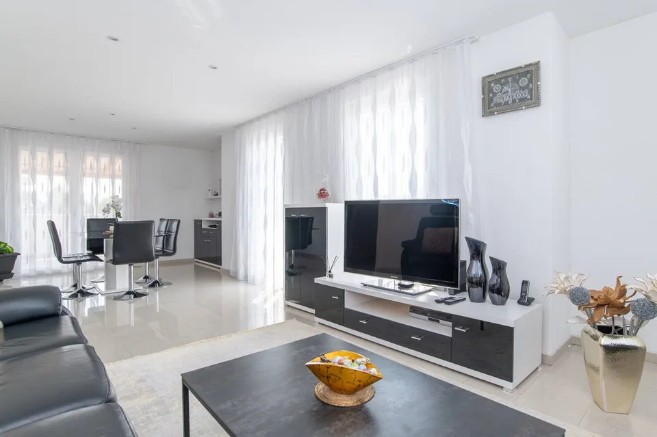 Casa di tre famiglie ristrutturata in una posizione tranquilla e centrale – foto 10 di 13