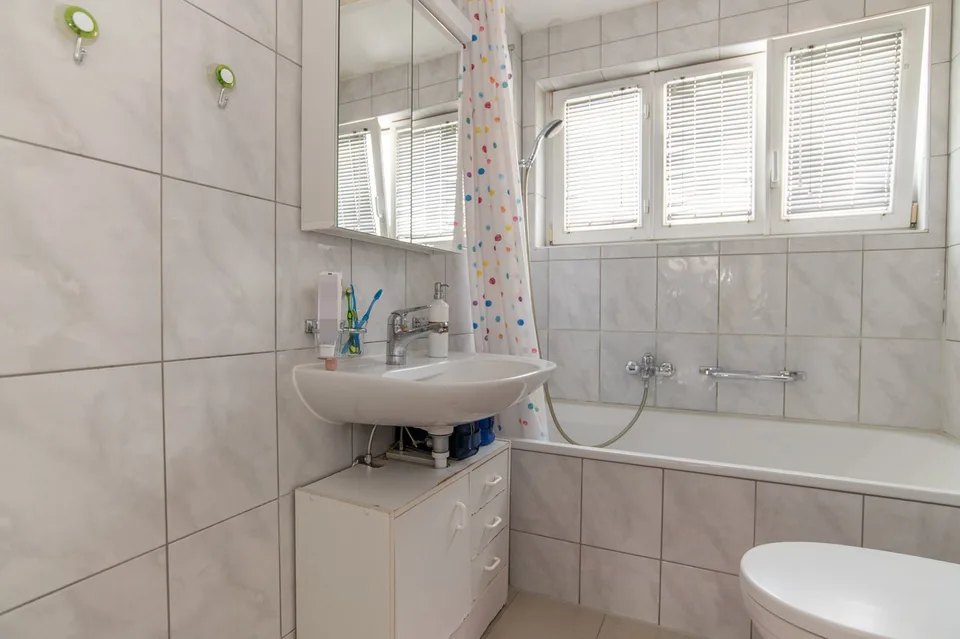Casa di tre famiglie ristrutturata in una posizione tranquilla e centrale – foto 9 di 13