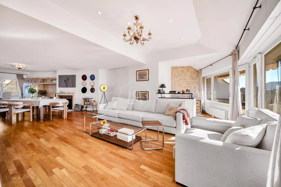 Bel attique en duplex au coeur de Champel