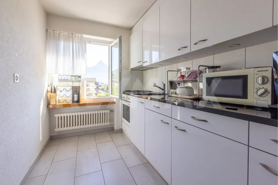 Appartement attractif, bien entretenu de 3,5 pièces dans un endroit calme avec vue lointaine à Brunnen SZ