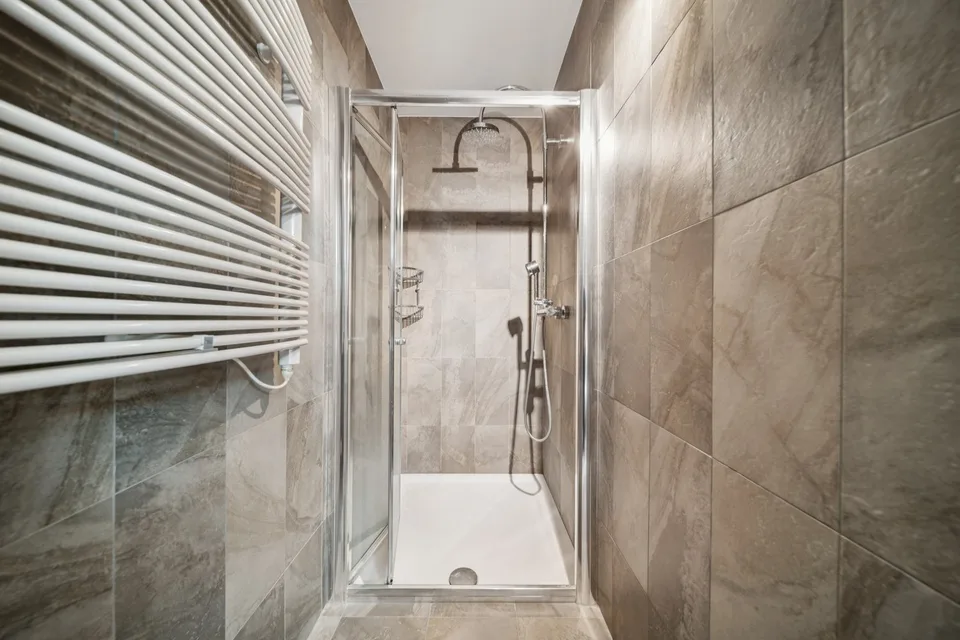 Rarely for sale, apartment located on the famous Quai des Fleurs – photo 10 of 10