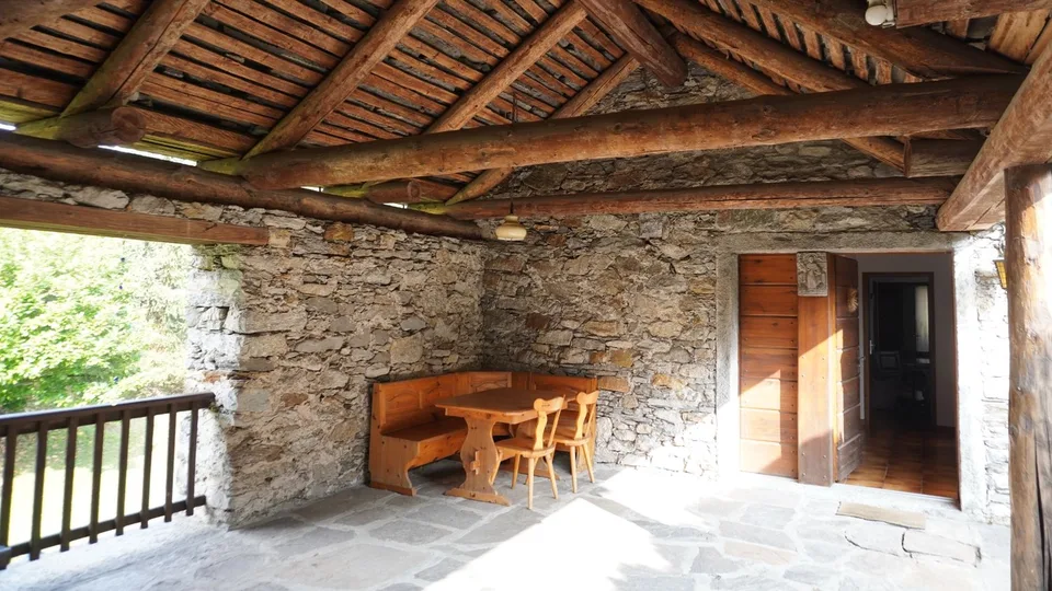 Malvaglia - Maison en pierre avec grand terrain constructible