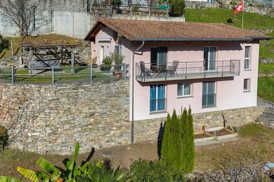 Casa unifamilare con tanto sole e fantastica vista nel verde